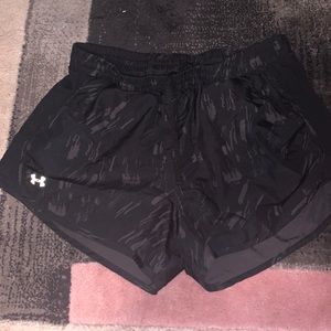 Under armor athletic shorts M tie in the front